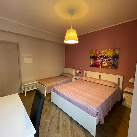 Tripla Sarahouse 3* جيارديني ناكسوس